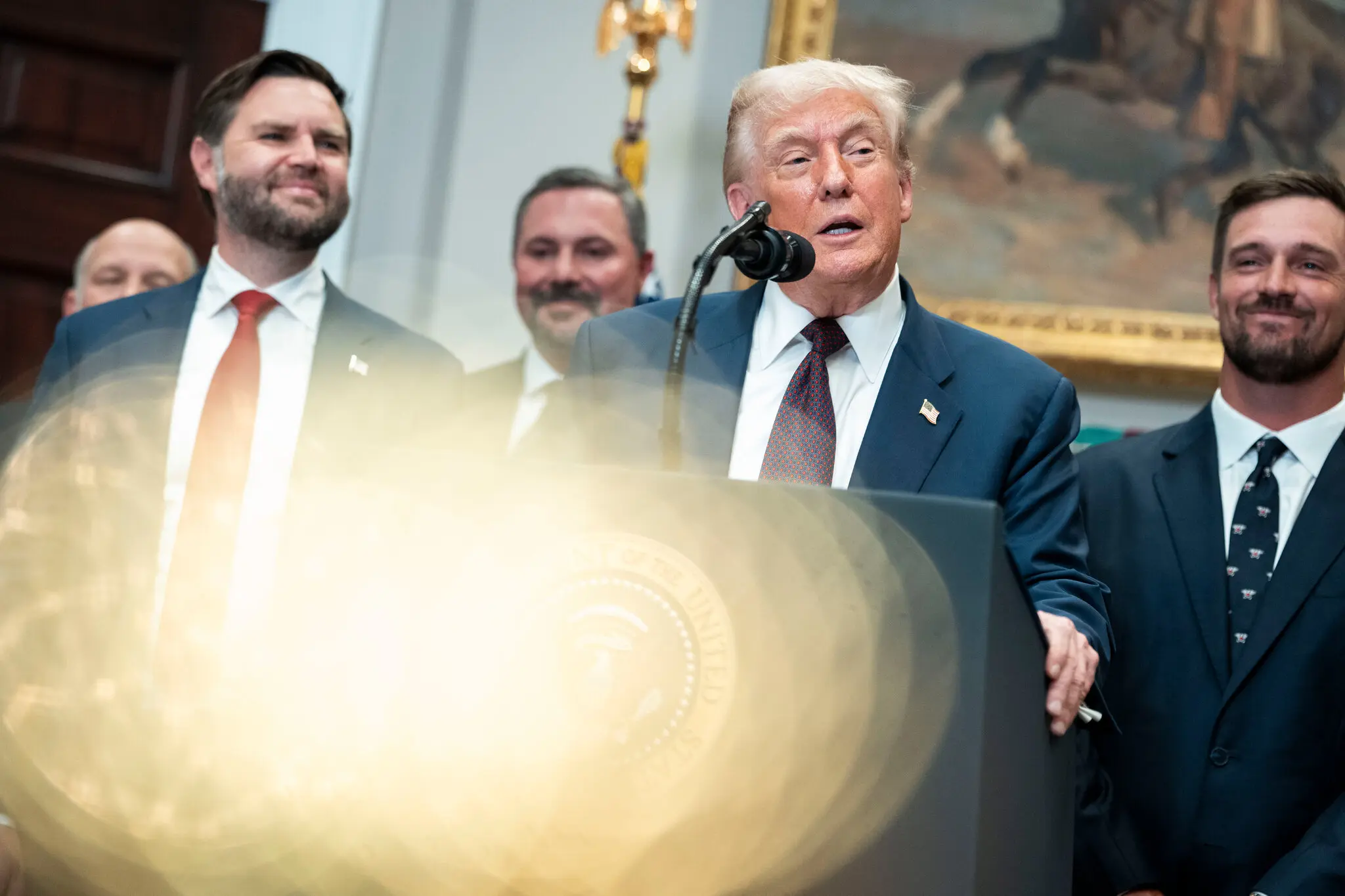 Трамп погрожує Росії ядерними субмаринами після заяв Медведєва про “ Руку Судного дня”